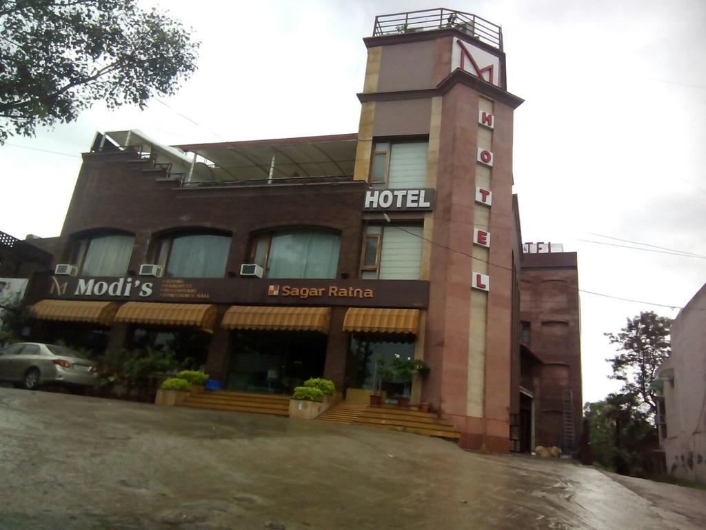 Modi Hotel & Resorts Pinjaur Eksteriør billede