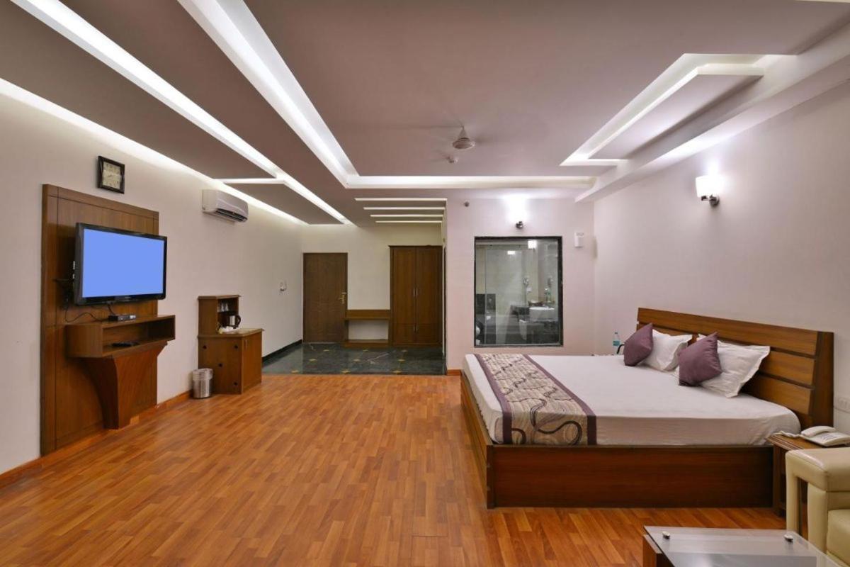 Modi Hotel & Resorts Pinjaur Eksteriør billede