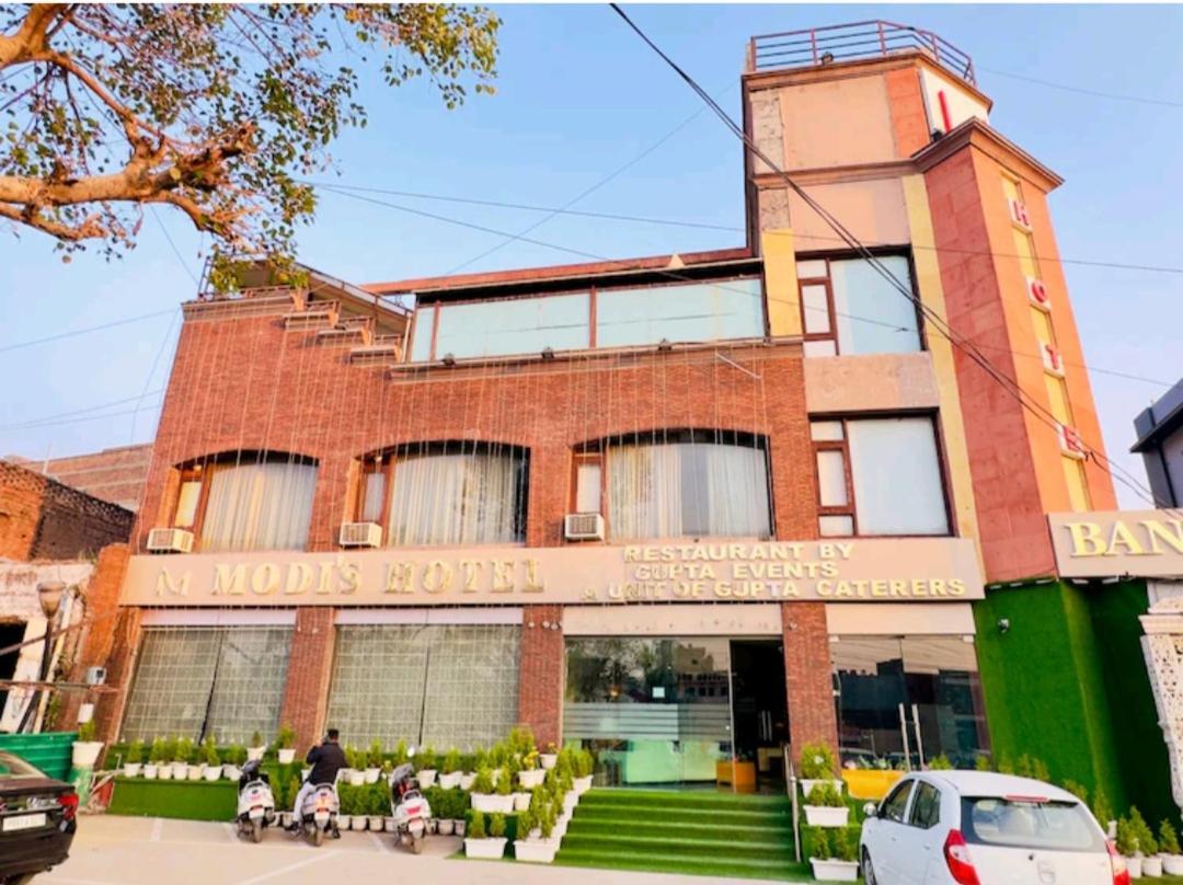 Modi Hotel & Resorts Pinjaur Eksteriør billede